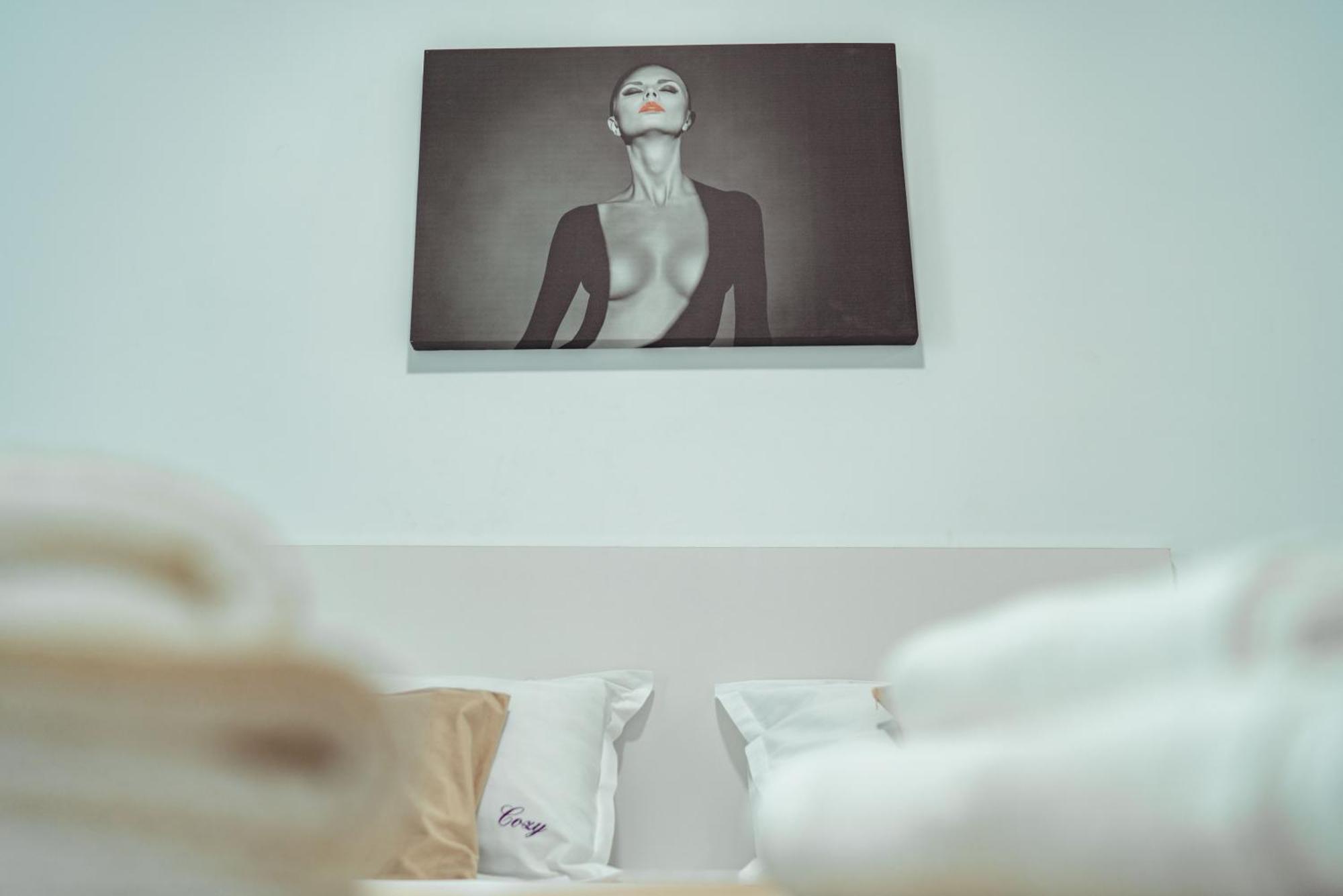 Cozy Apartments - One Residence Iasi Ngoại thất bức ảnh