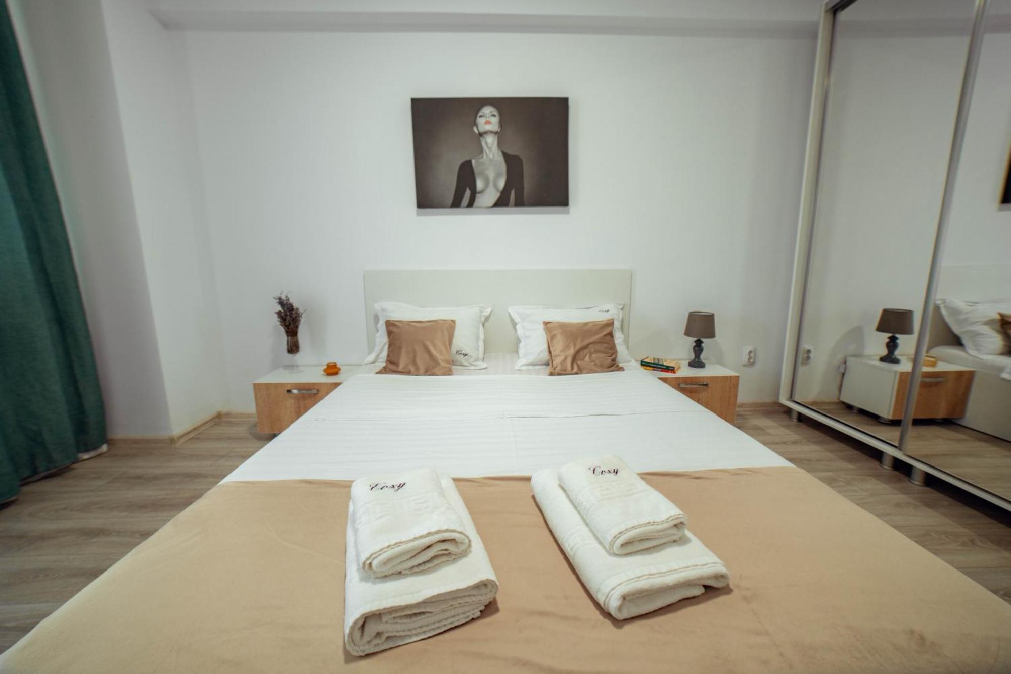 Cozy Apartments - One Residence Iasi Ngoại thất bức ảnh